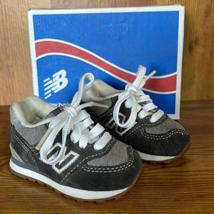 NEW‎ BALANCE 574 Boys Gray Sneakers size 3, Kids’ Gray Tennis Shoes